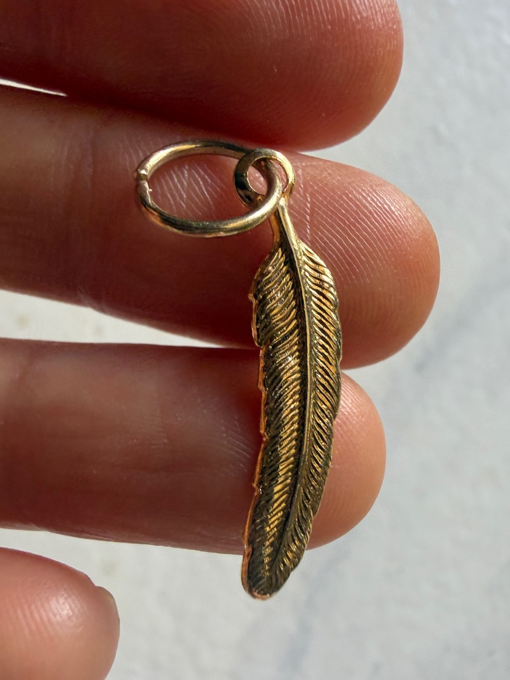 Vintage Gold Feather Pendant Charm necklace - Women Jewelry dainty